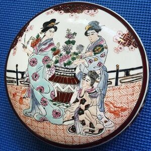 Chinese Canton Export 19th Century Porcelain box Antique Chinese Art